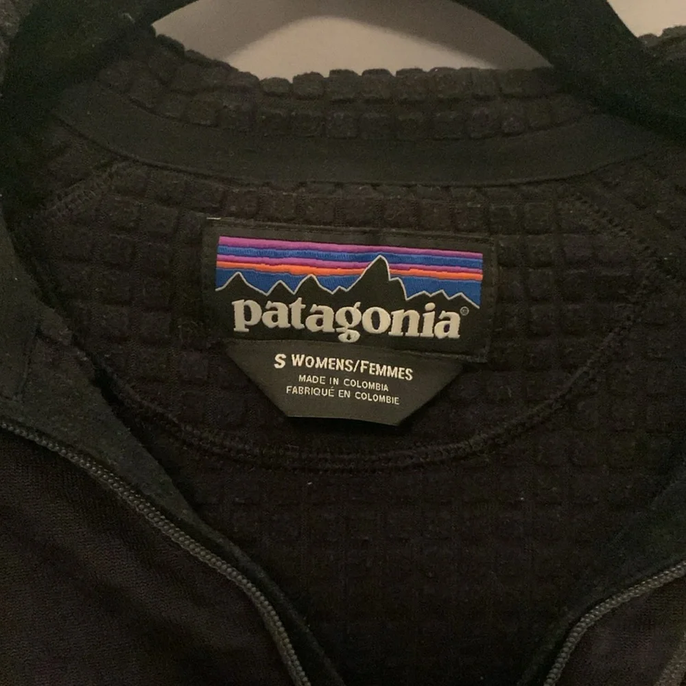 Patagonia R1 - Picture 2 of 2